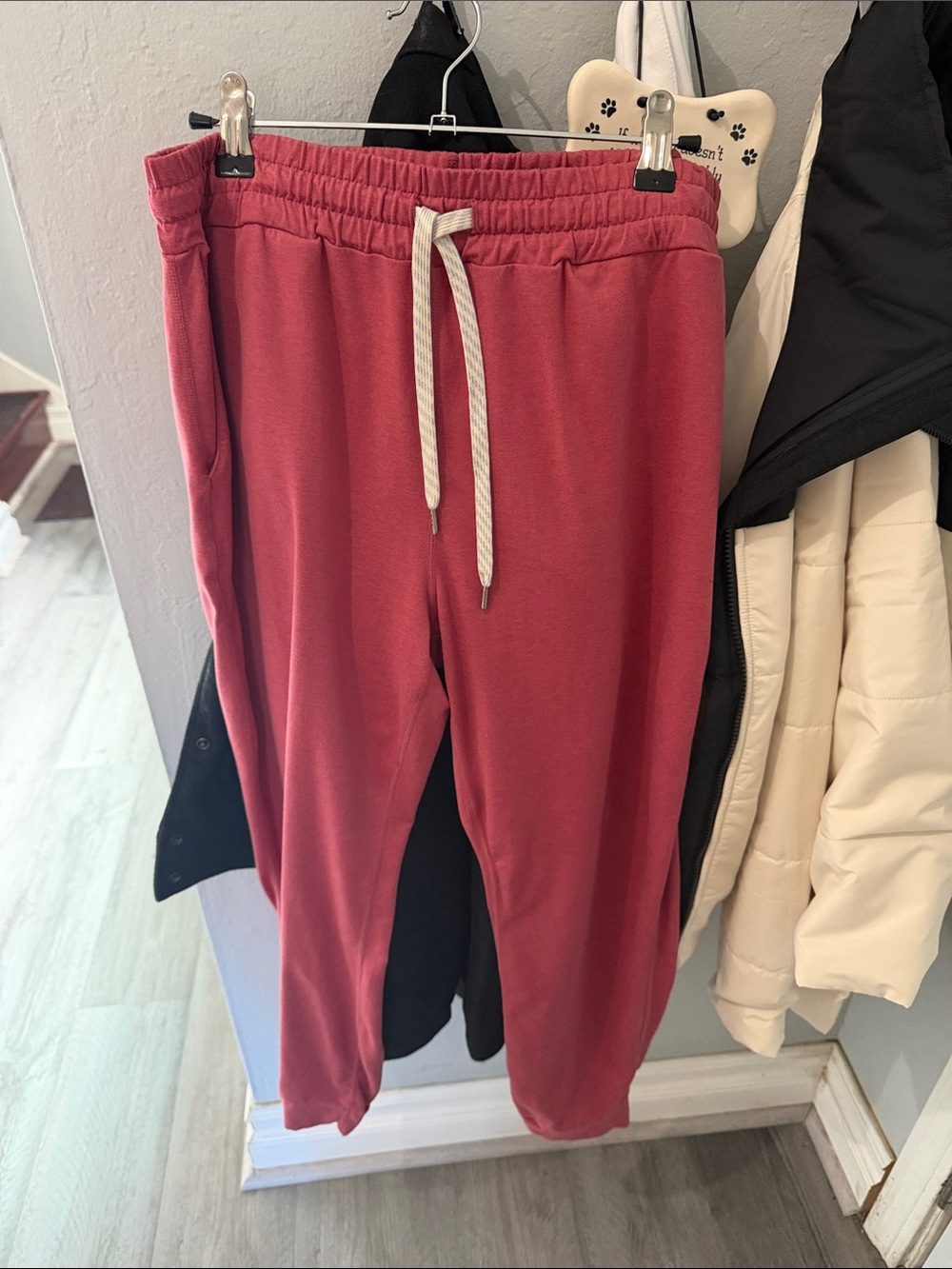 Vuori Women's Joggers in Dusty Rose with White Drawstring